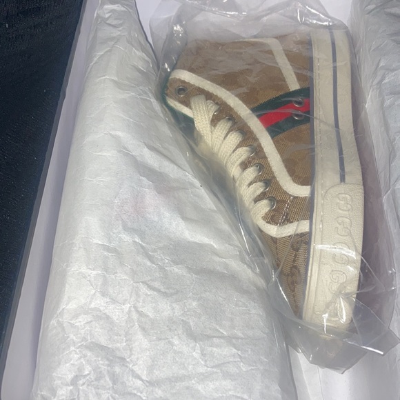 Gucci - Picture 3 of 5